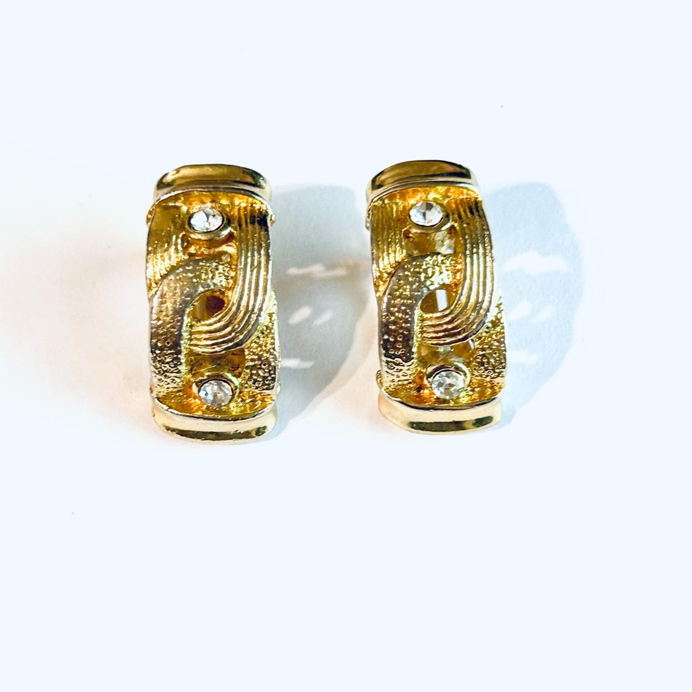 Elegant Gold Clip-on Earrings, Vintage Jewelry‎